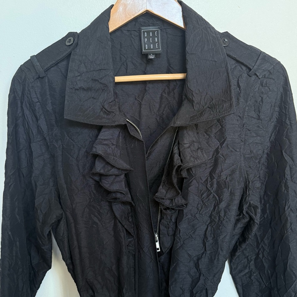 Due Per Due crinkled black trench coat - Picture 5 of 8